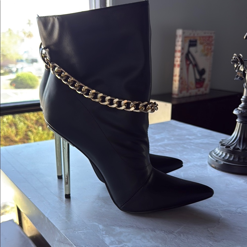 Fashion Nova Black Heeled Boots with Gold Chain